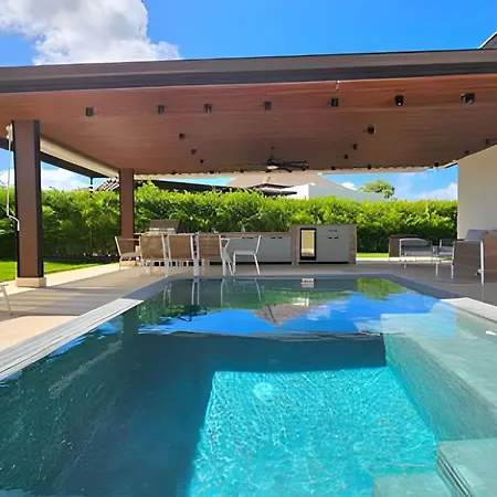 Elegante Villa Privada De 4 Dormitorios Con Piscina Y Jacuzzi